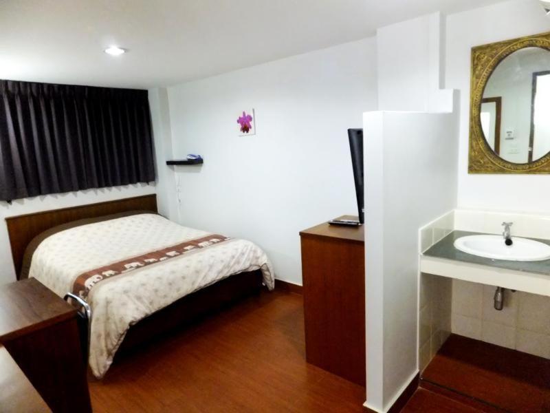 Orchid Inn Bangkok Buitenkant foto